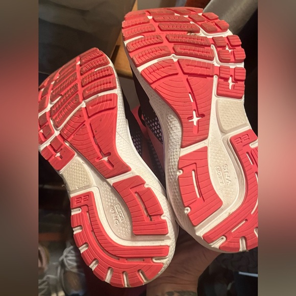 Brook’s Adrenaline Gts 22 - Picture 8 of 8